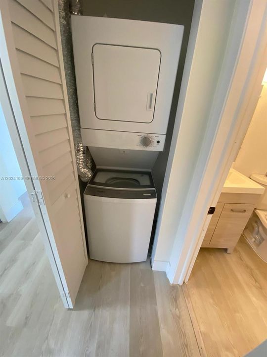 В аренду: $2,300 (2 спален, 1 ванн, 900 Квадратных фут)