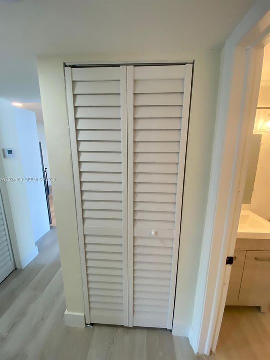 В аренду: $2,300 (2 спален, 1 ванн, 900 Квадратных фут)