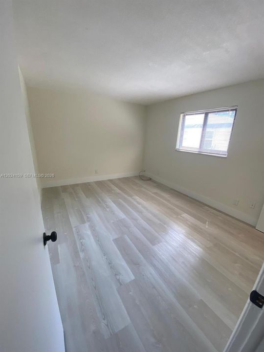 В аренду: $2,300 (2 спален, 1 ванн, 900 Квадратных фут)