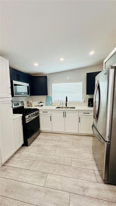 For Sale: $410,000 (1 beds, 1 baths, 408 Square Feet)