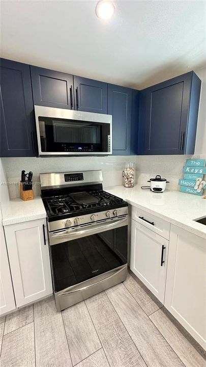 For Sale: $410,000 (1 beds, 1 baths, 408 Square Feet)