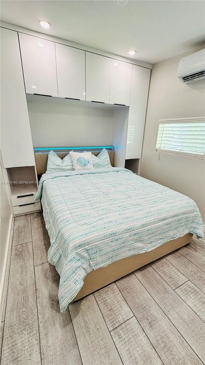 For Sale: $410,000 (1 beds, 1 baths, 408 Square Feet)