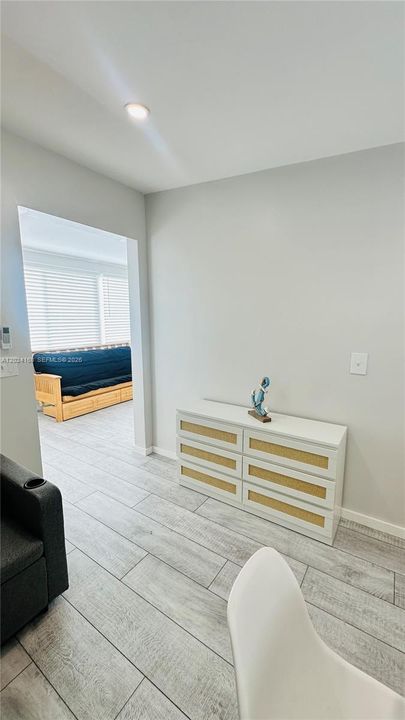 For Sale: $410,000 (1 beds, 1 baths, 408 Square Feet)