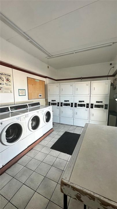For Sale: $410,000 (1 beds, 1 baths, 408 Square Feet)