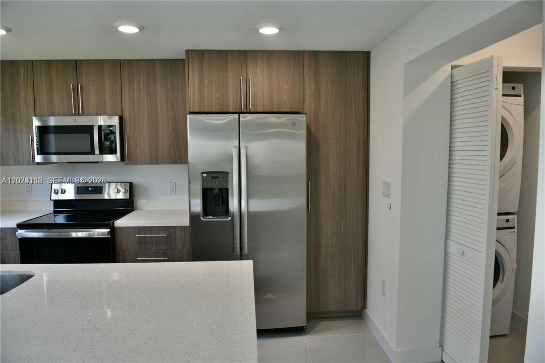 For Rent: $3,000 (5 beds, 4 baths, 1902 Square Feet)