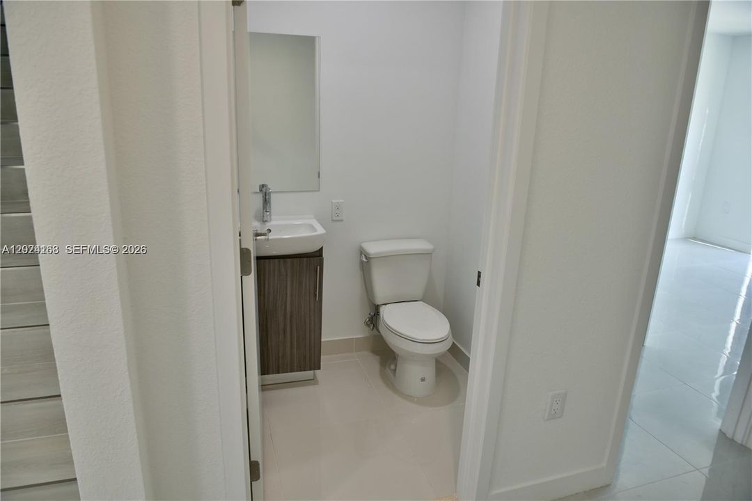 For Rent: $3,000 (5 beds, 4 baths, 1902 Square Feet)