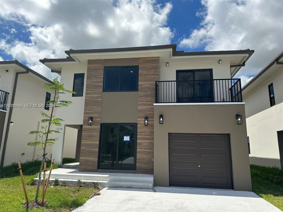 For Rent: $3,000 (5 beds, 4 baths, 1902 Square Feet)