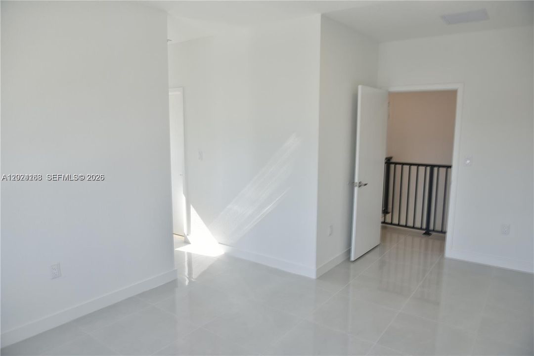 For Rent: $3,000 (5 beds, 4 baths, 1902 Square Feet)