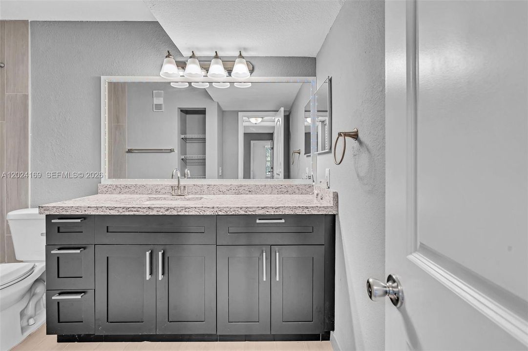 For Rent: $1,945 (1 beds, 1 baths, 712 Square Feet)