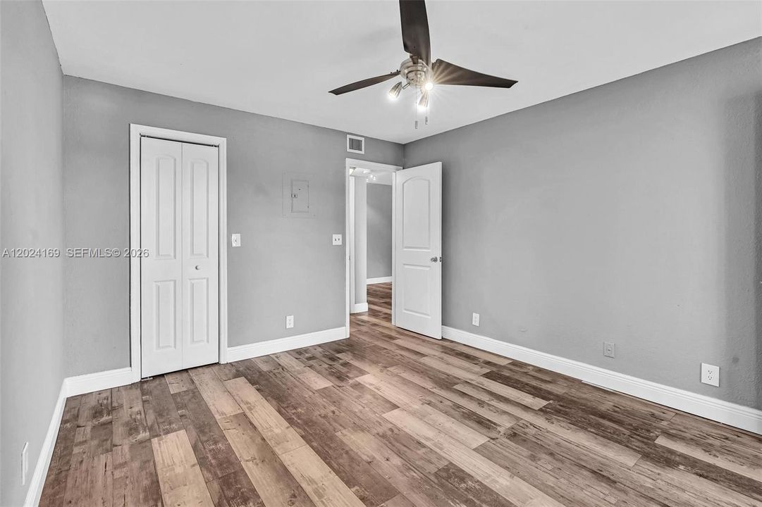 For Rent: $1,945 (1 beds, 1 baths, 712 Square Feet)