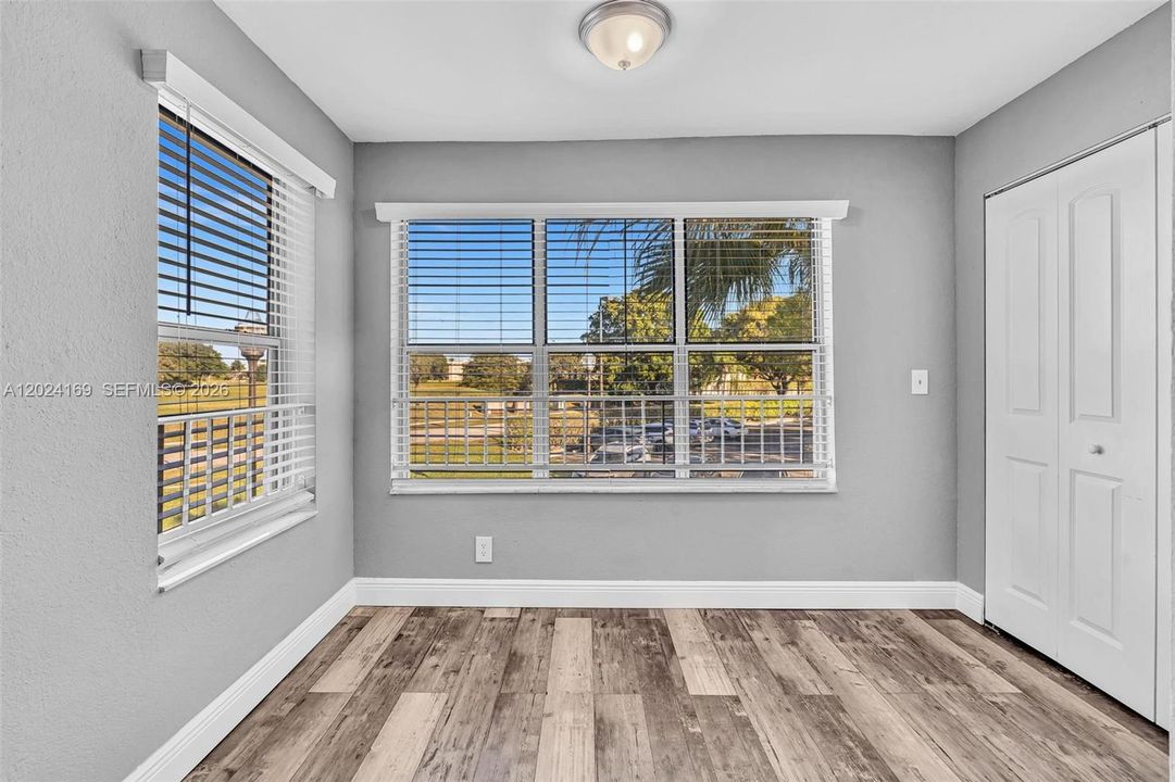 For Rent: $1,945 (1 beds, 1 baths, 712 Square Feet)