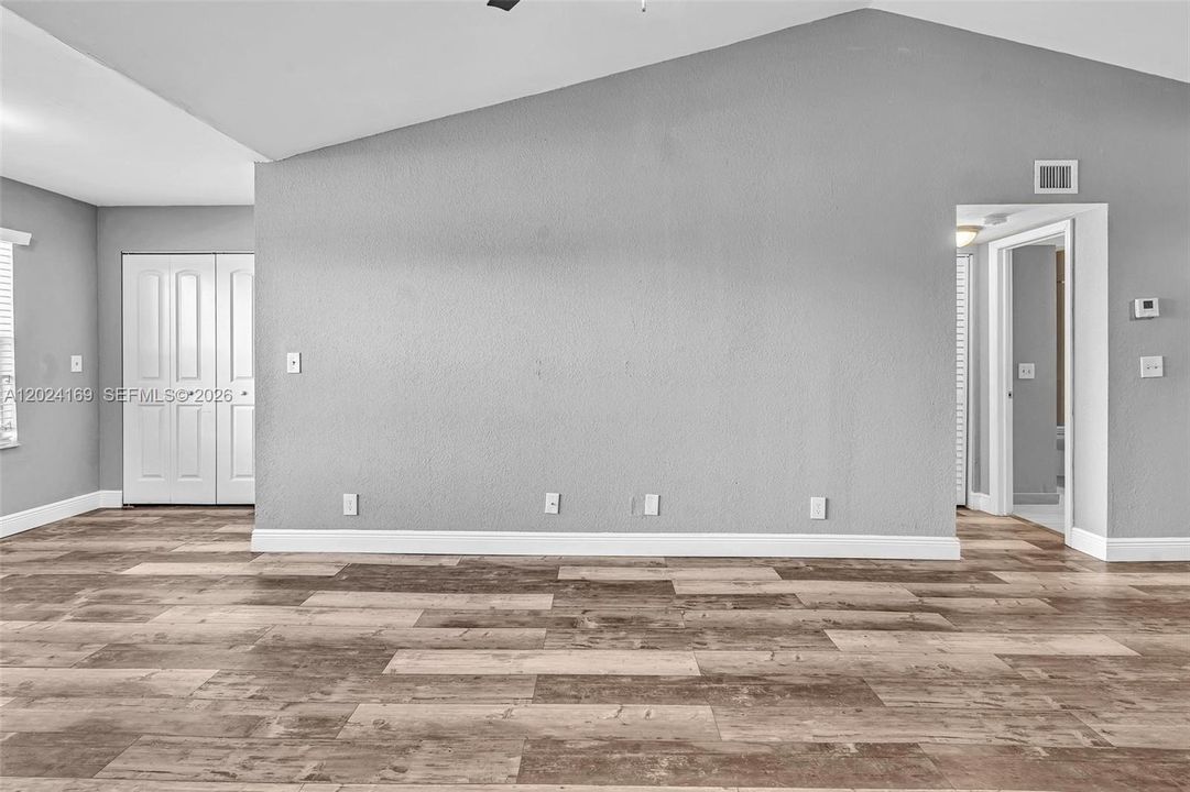 For Rent: $1,945 (1 beds, 1 baths, 712 Square Feet)