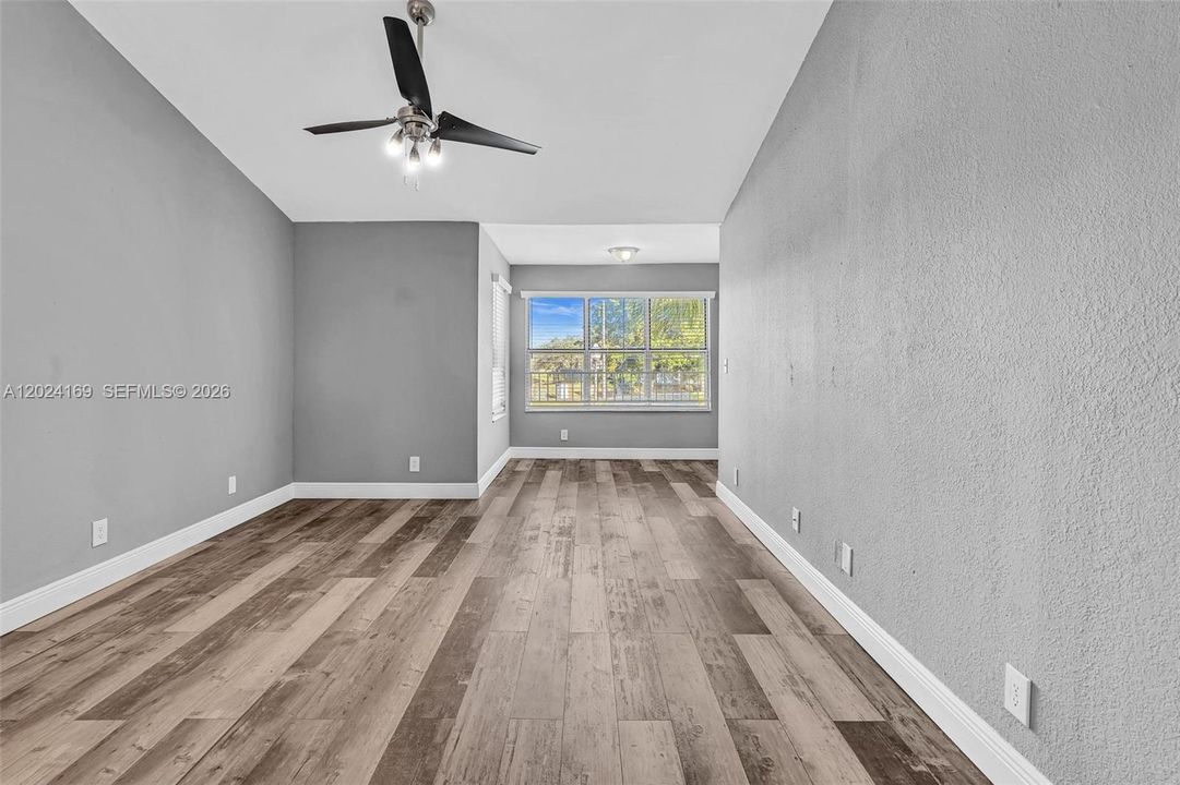 For Rent: $1,945 (1 beds, 1 baths, 712 Square Feet)