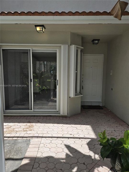 Active With Contract: $3,700 (3 beds, 2 baths, 1898 Square Feet)