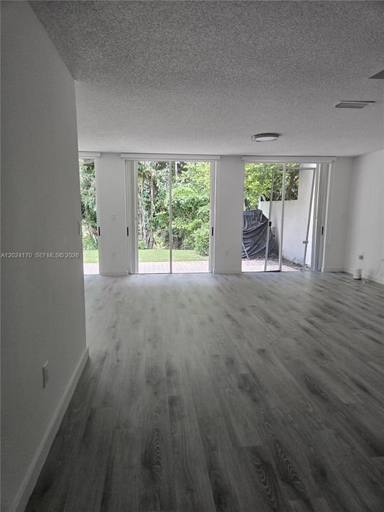 Active With Contract: $3,700 (3 beds, 2 baths, 1898 Square Feet)