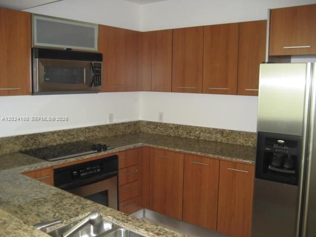 For Sale: $285,900 (1 beds, 1 baths, 797 Square Feet)