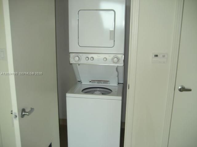 For Sale: $285,900 (1 beds, 1 baths, 797 Square Feet)