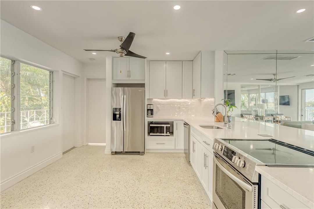 kitchen w/ stainless steel appliances
