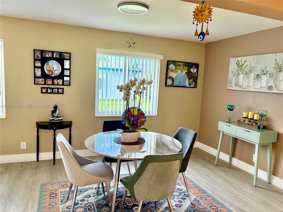 En Venta: $465,000 (2 camas, 2 baños, 1438 Pies cuadrados)
