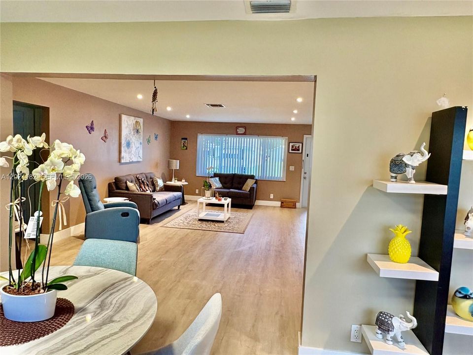 En Venta: $465,000 (2 camas, 2 baños, 1438 Pies cuadrados)