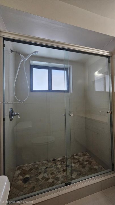 合同活跃: $2,950 (3 贝兹, 2 浴室, 1360 平方英尺)