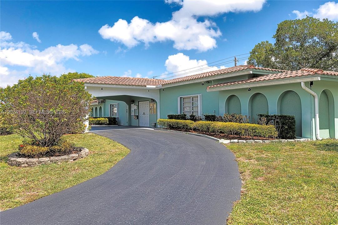 For Sale: $274,900 (2 beds, 1 baths, 1216 Square Feet)