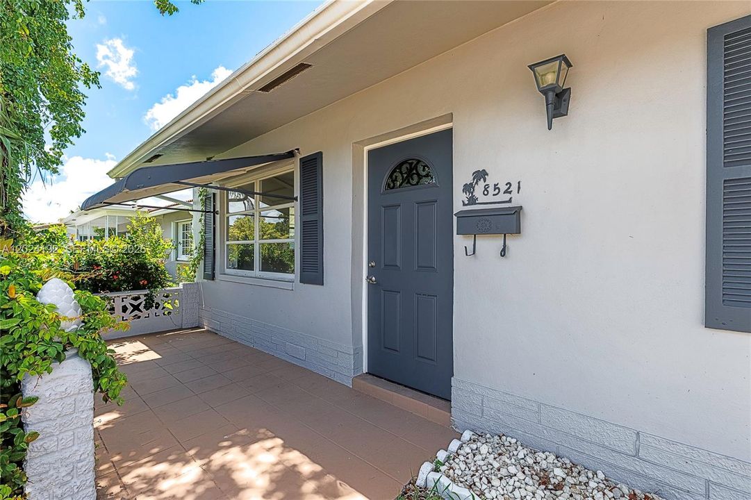 For Sale: $274,900 (2 beds, 1 baths, 1216 Square Feet)