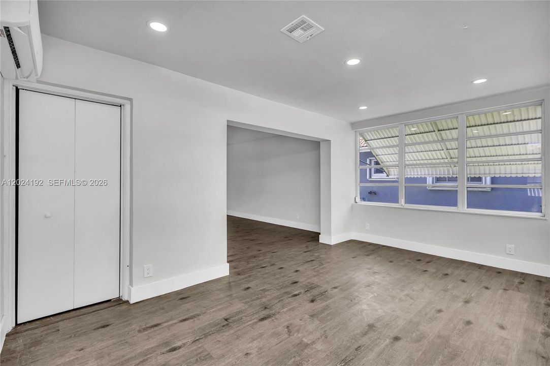 For Sale: $274,900 (2 beds, 1 baths, 1216 Square Feet)