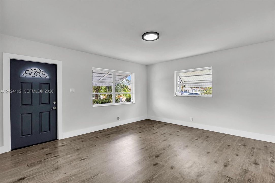 For Sale: $274,900 (2 beds, 1 baths, 1216 Square Feet)