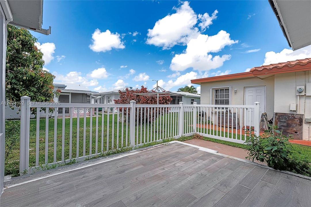For Sale: $274,900 (2 beds, 1 baths, 1216 Square Feet)