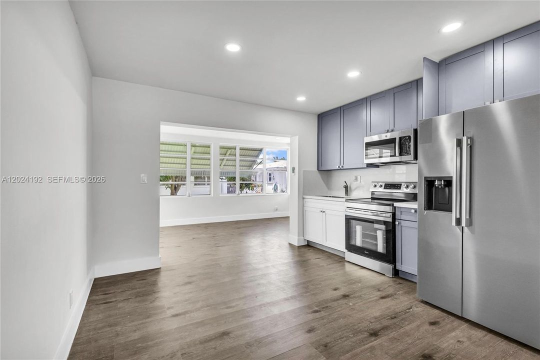 For Sale: $274,900 (2 beds, 1 baths, 1216 Square Feet)