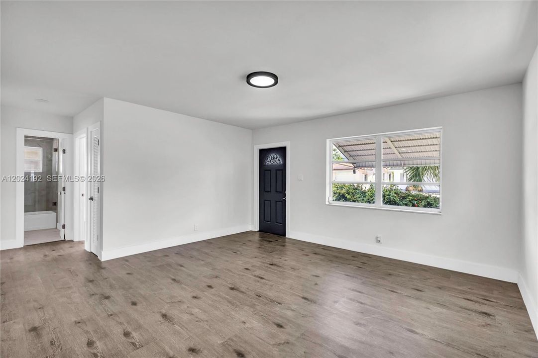 For Sale: $274,900 (2 beds, 1 baths, 1216 Square Feet)