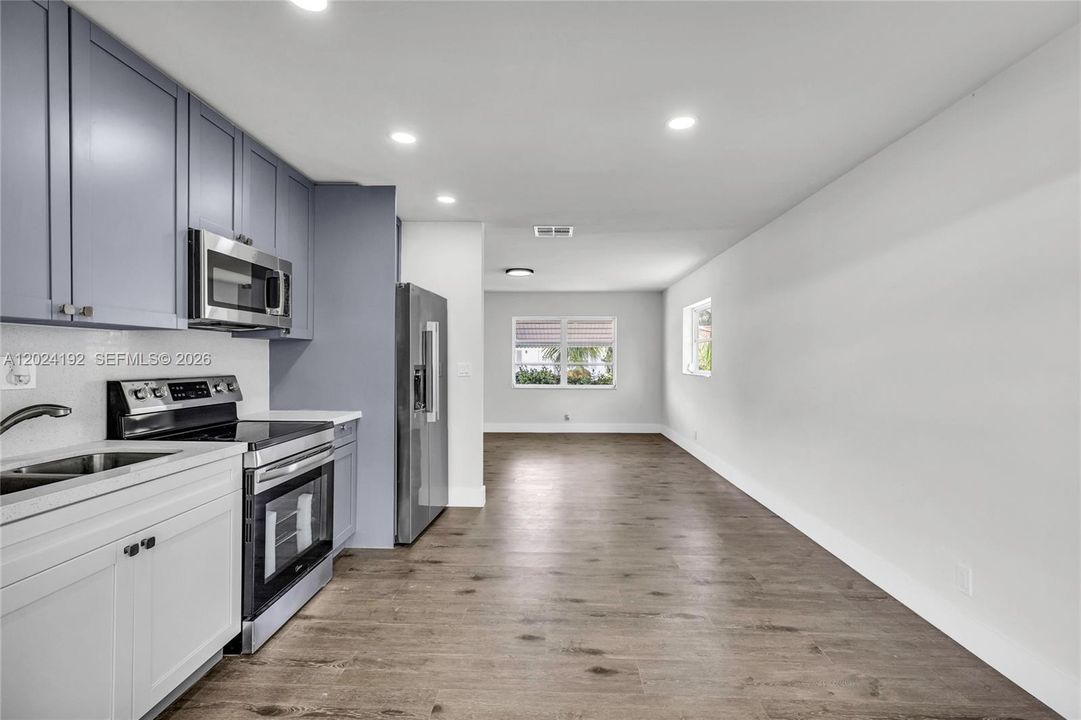 For Sale: $274,900 (2 beds, 1 baths, 1216 Square Feet)
