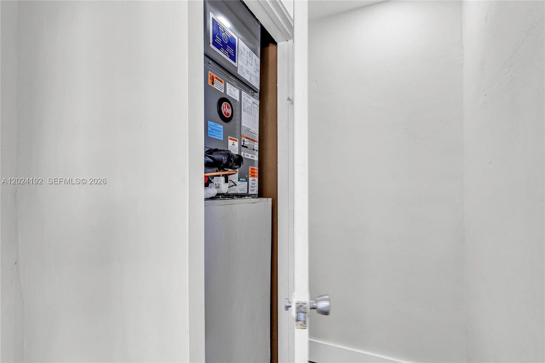 For Sale: $274,900 (2 beds, 1 baths, 1216 Square Feet)