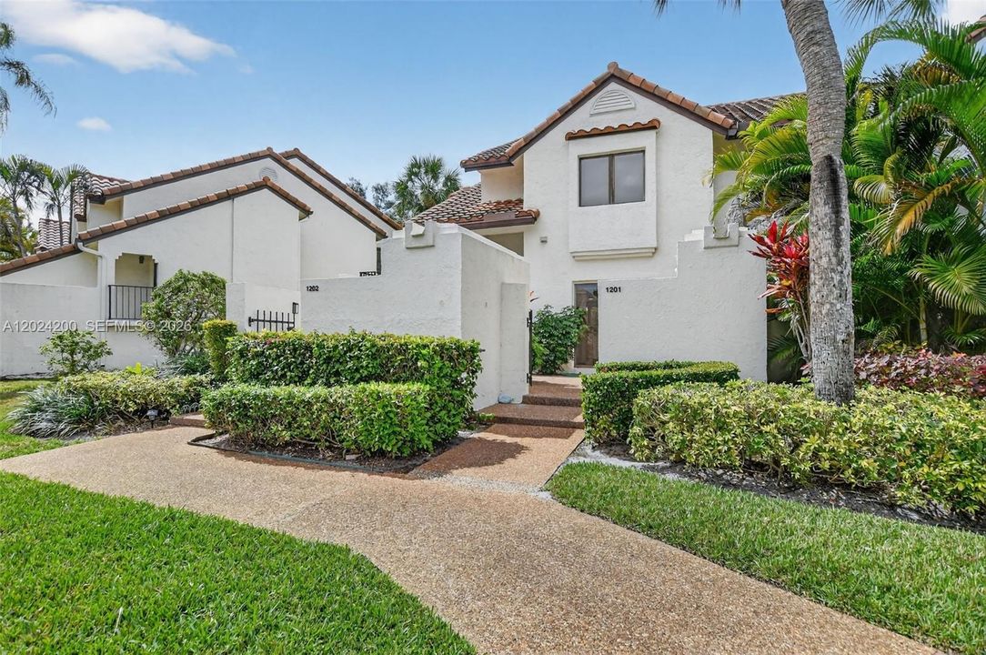 For Rent: $3,450 (2 beds, 2 baths, 1309 Square Feet)
