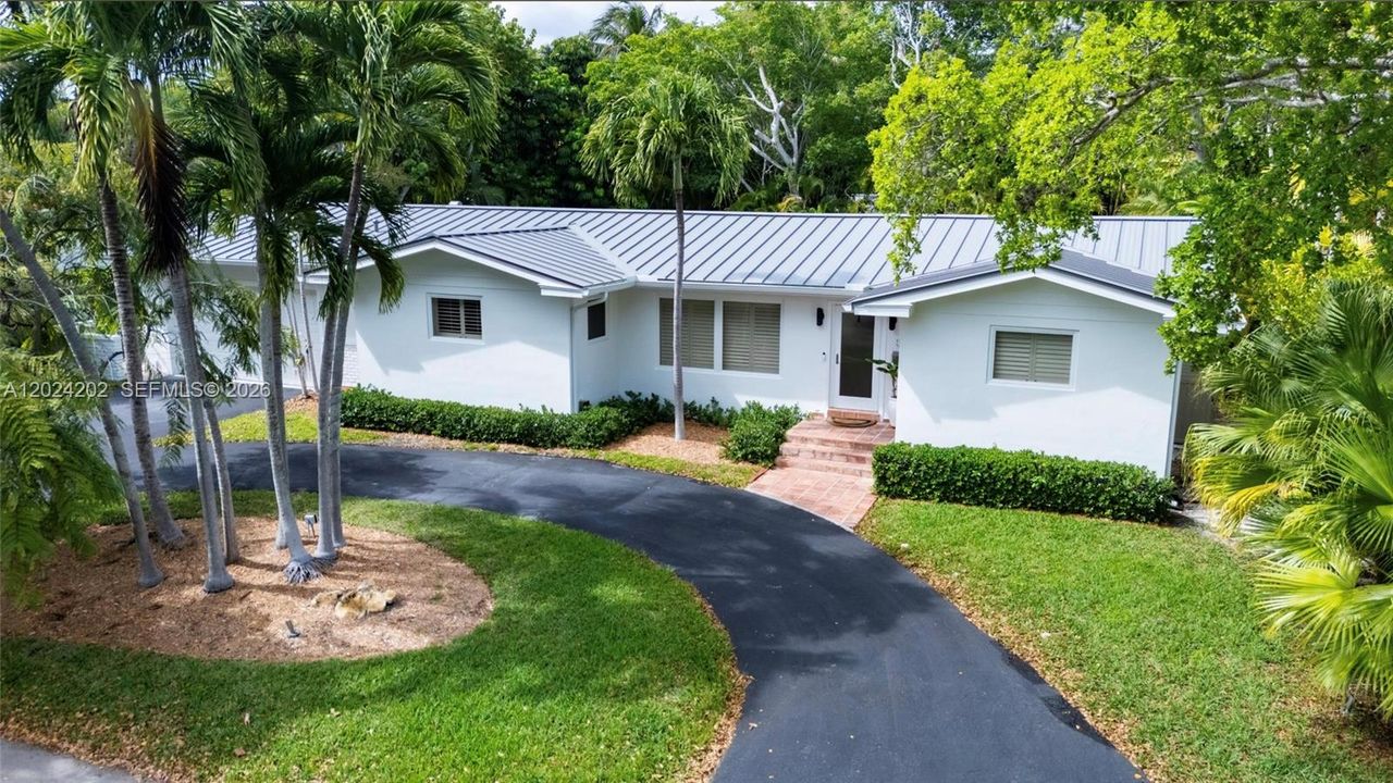 Recently Rented: $10,000 (3 beds, 2 baths, 1635 Square Feet)