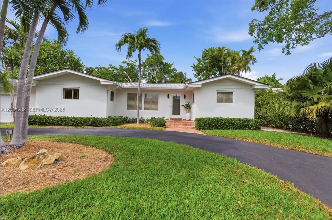 Recently Rented: $10,000 (3 beds, 2 baths, 1635 Square Feet)