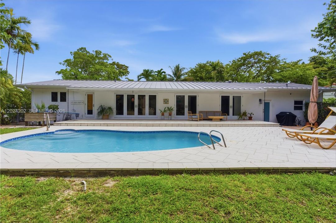 Recently Rented: $10,000 (3 beds, 2 baths, 1635 Square Feet)