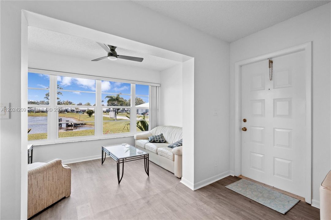 For Sale: $164,900 (1 beds, 2 baths, 1068 Square Feet)