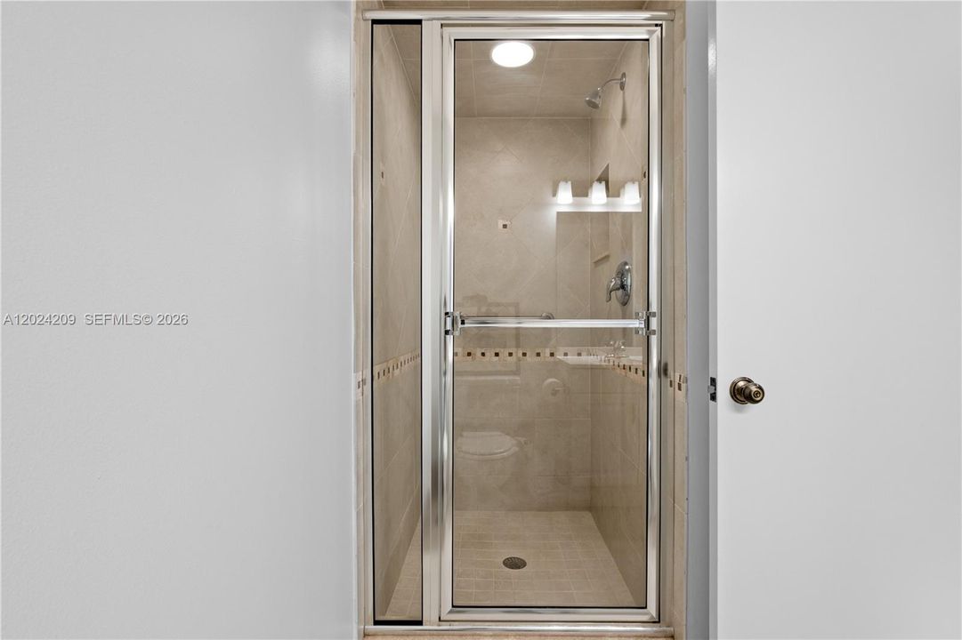 For Sale: $164,900 (1 beds, 2 baths, 1068 Square Feet)