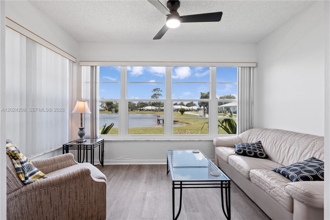 For Sale: $164,900 (1 beds, 2 baths, 1068 Square Feet)