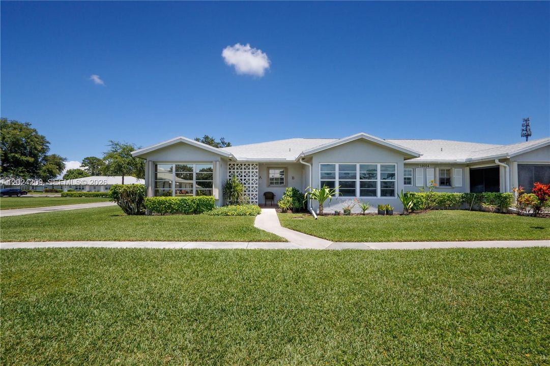 For Sale: $164,900 (1 beds, 2 baths, 1068 Square Feet)