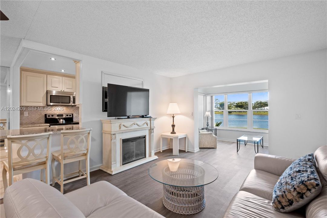 For Sale: $164,900 (1 beds, 2 baths, 1068 Square Feet)