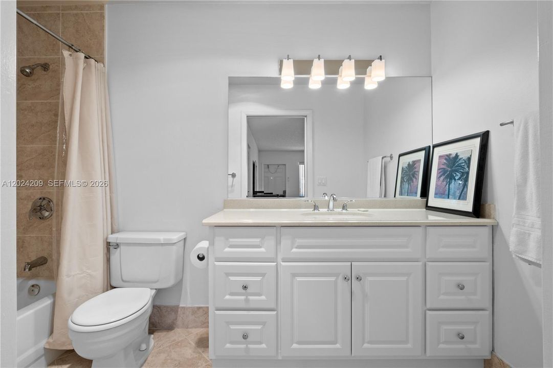For Sale: $164,900 (1 beds, 2 baths, 1068 Square Feet)