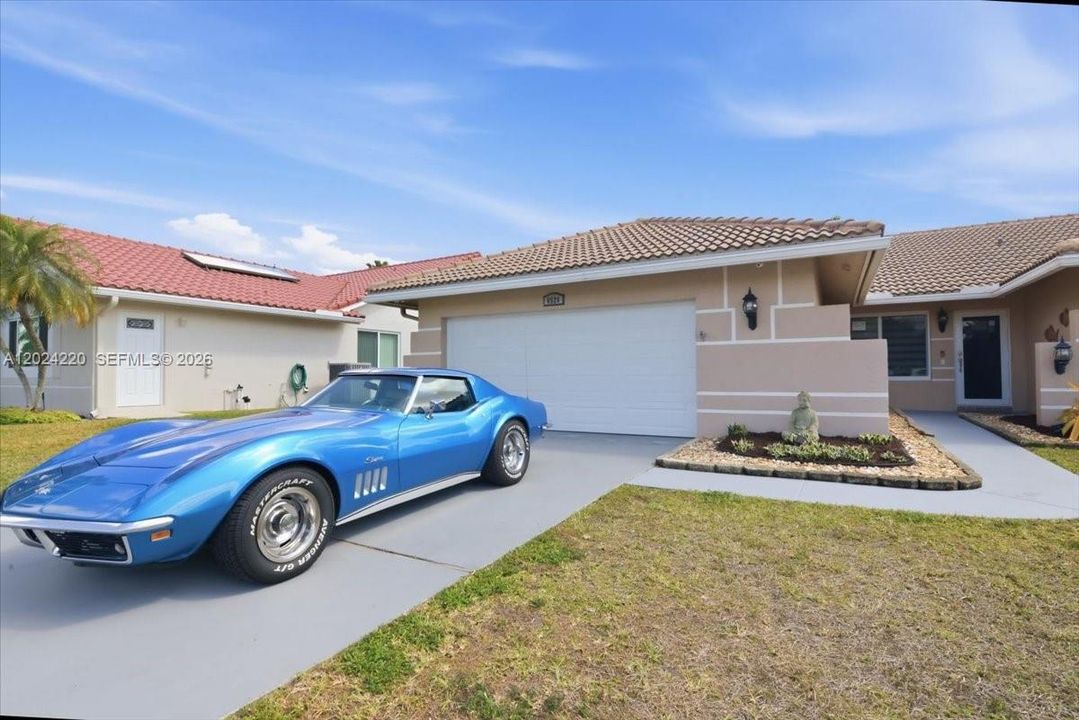 For Sale: $859,000 (4 beds, 2 baths, 2294 Square Feet)
