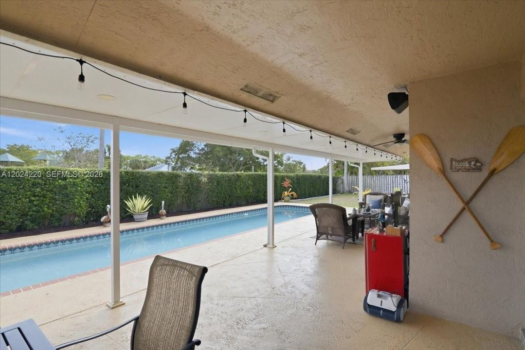 For Sale: $859,000 (4 beds, 2 baths, 2294 Square Feet)