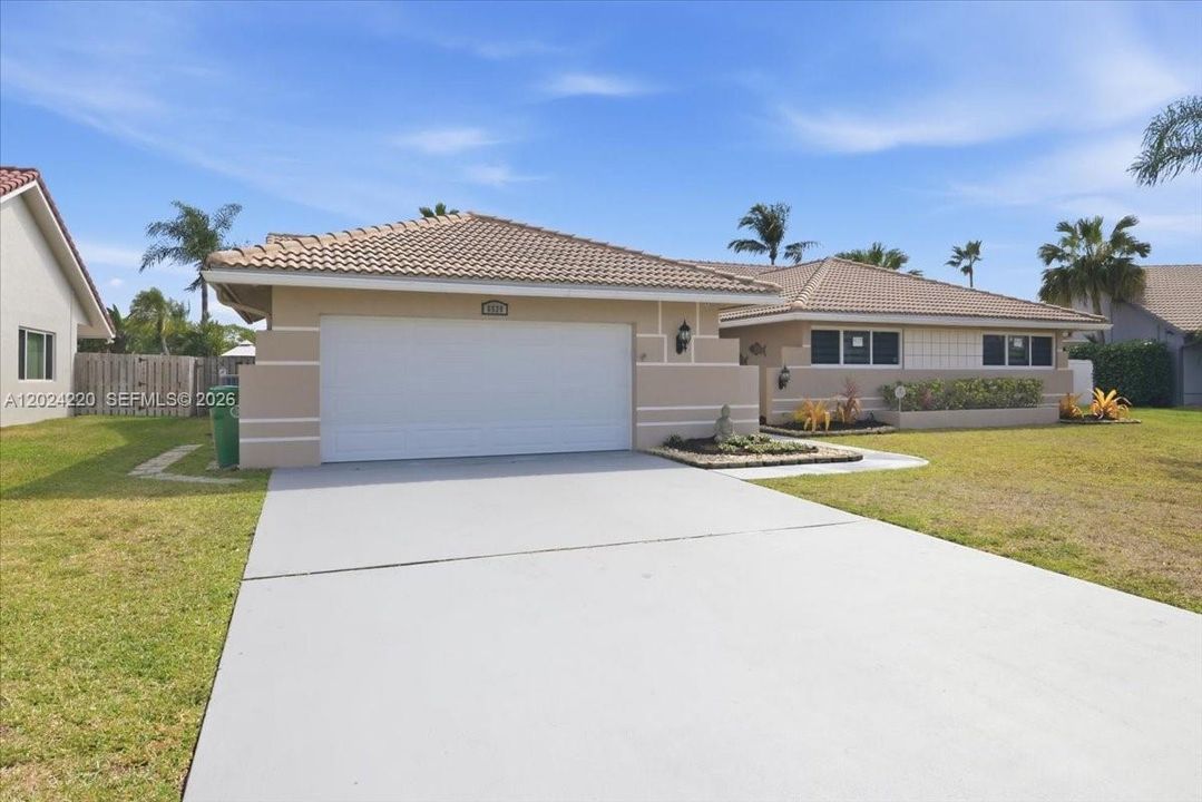 For Sale: $859,000 (4 beds, 2 baths, 2294 Square Feet)