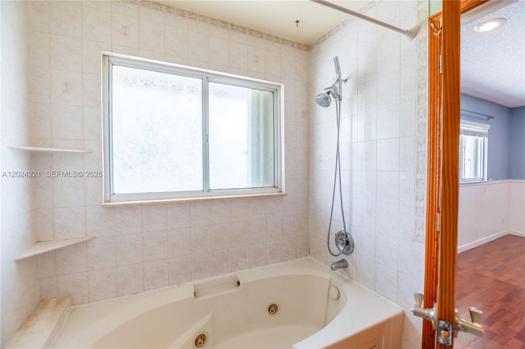 На продажу: $370,000 (3 спален, 2 ванн, 1519 Квадратных фут)