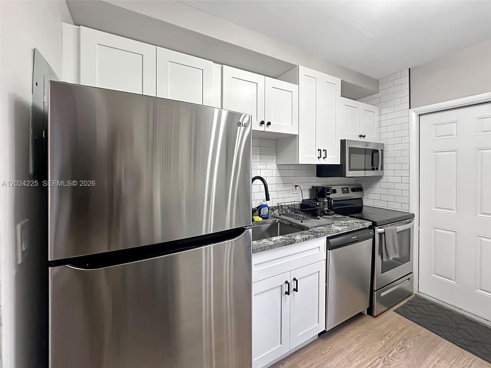 For Rent: $2,500 (2 beds, 1 baths, 1378 Square Feet)