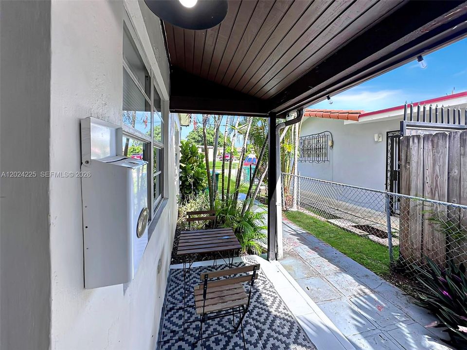 For Rent: $2,500 (2 beds, 1 baths, 1378 Square Feet)